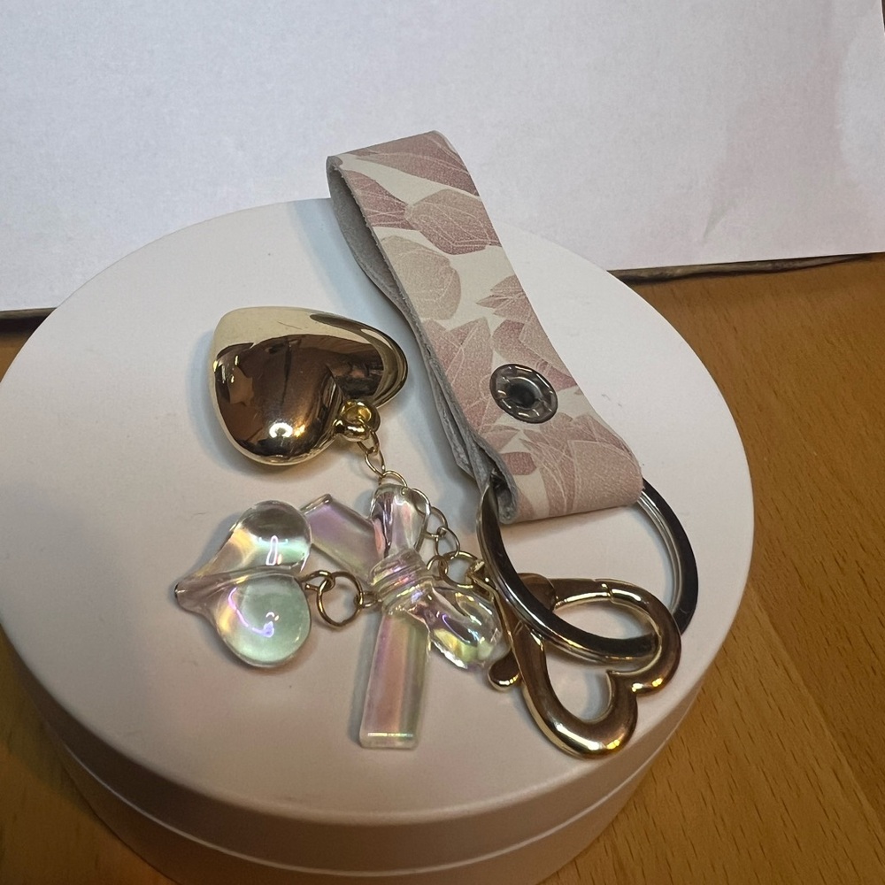 Brand New Gold and Iridescent Heart Keychain - Picture 13 of 16